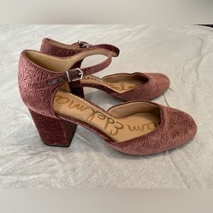 Sam Edelman Closed Toe Powder Pink Velvet Flower Heels